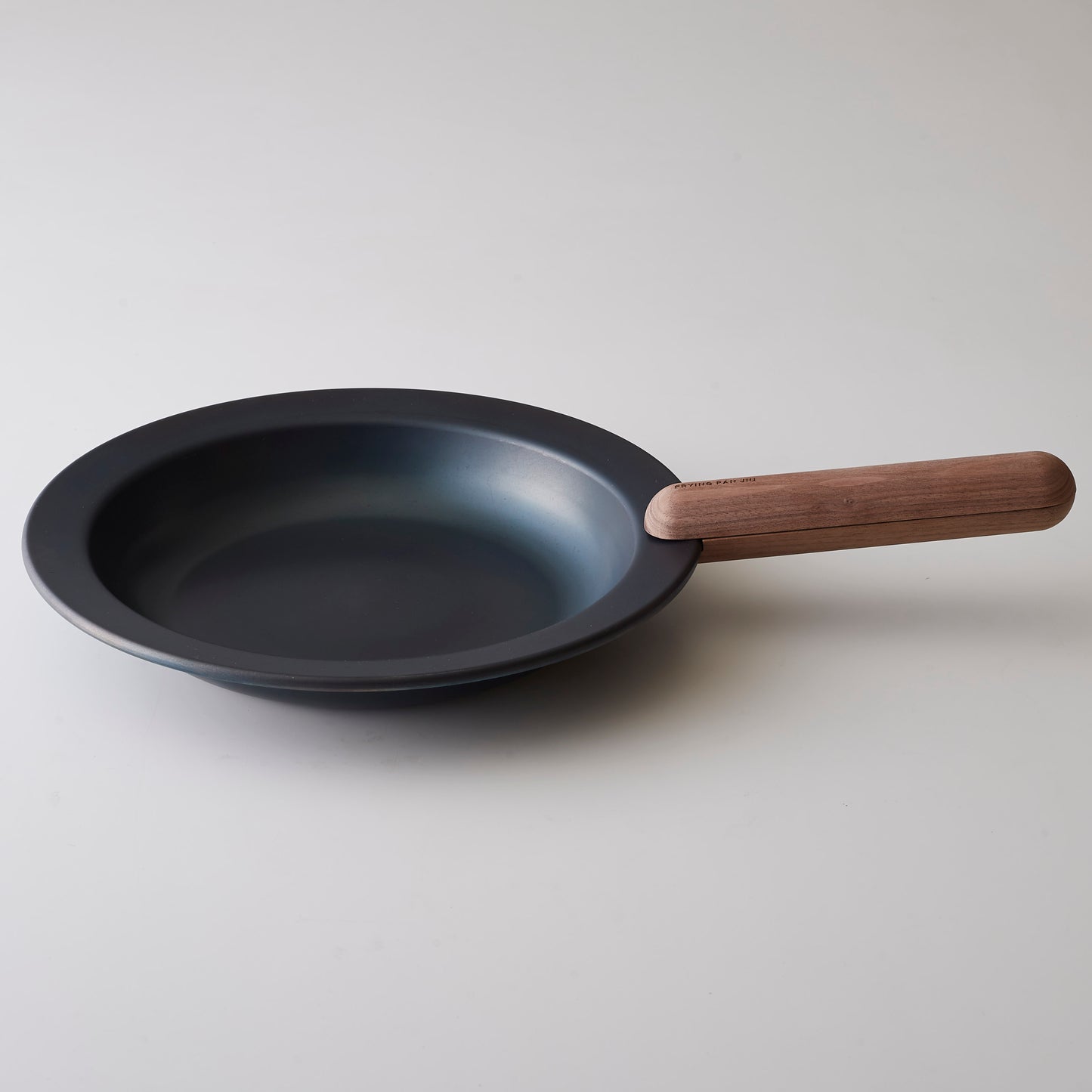 Large Size  Frying Pan & Walnut Handle Set